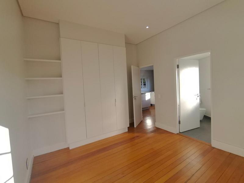To Let 1 Bedroom Property for Rent in Green Point Upper Western Cape
